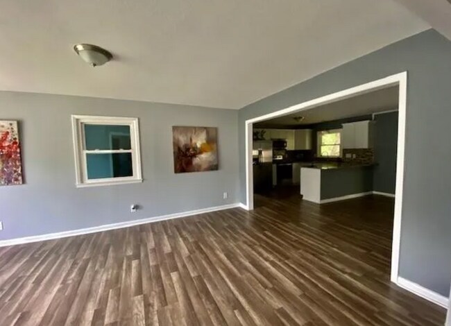 Foto del edificio - Cozy Ranch Home w/ Enclosed Sunroom, Fully...