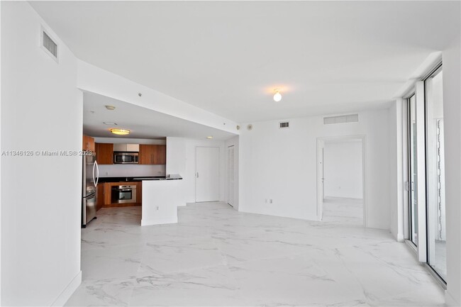 Foto del edificio - 300 S Biscayne Blvd
