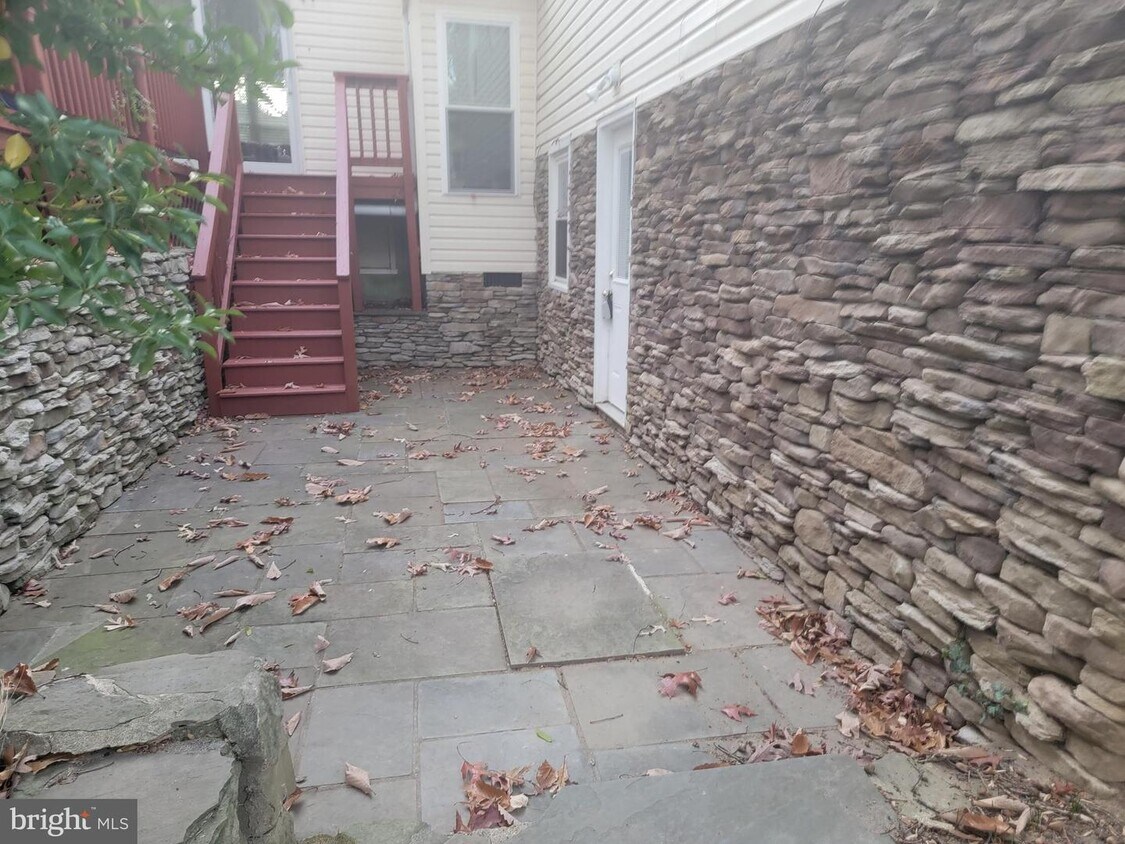 Primary Photo - 1123 Severnview Dr