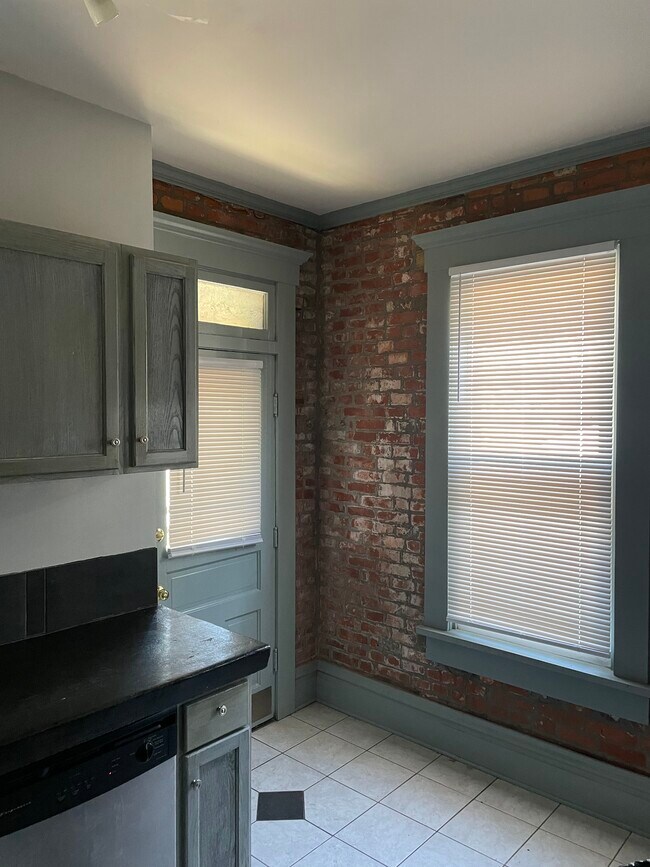 Kitchen with stainless steel appliances - 254 Thurman Ave