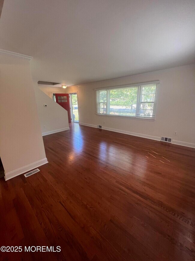 Foto del edificio - 308 Buttermere Ave