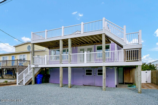 Foto del edificio - 1207 N Topsail Dr
