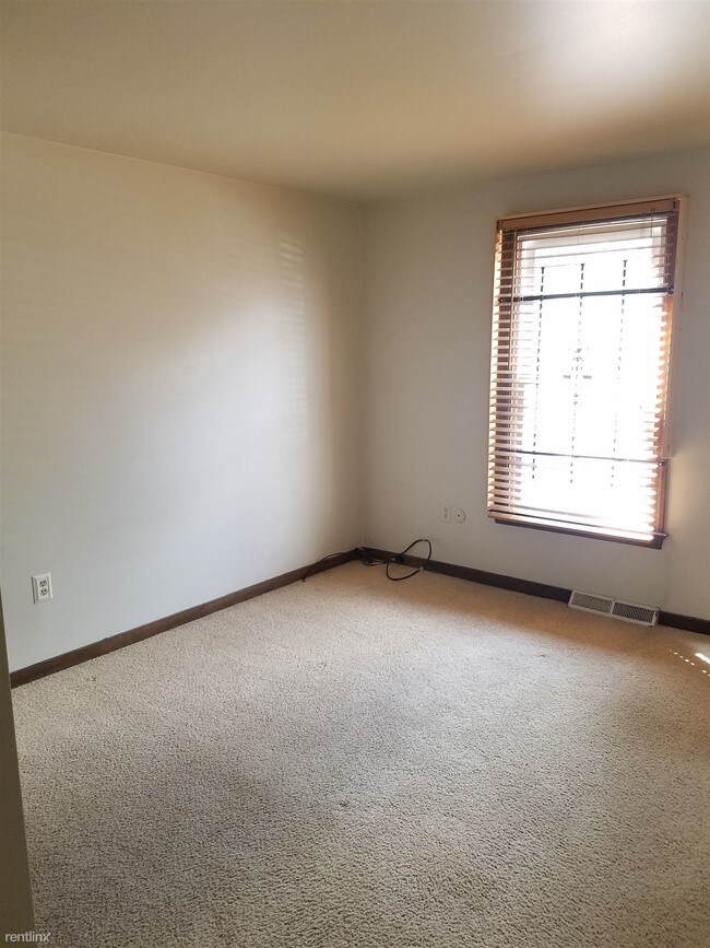 Building Photo - 2 br, 1.5 bath Townhome - 43 Bailey Avenue