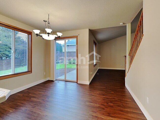 Foto del edificio - 495 Sunset Ridge Dr