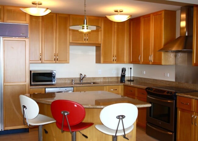 Two Parking Stalls. Fully Furnished. OCEAN... - Two Parking Stalls. Fully Furnished. OCEAN... Apartment