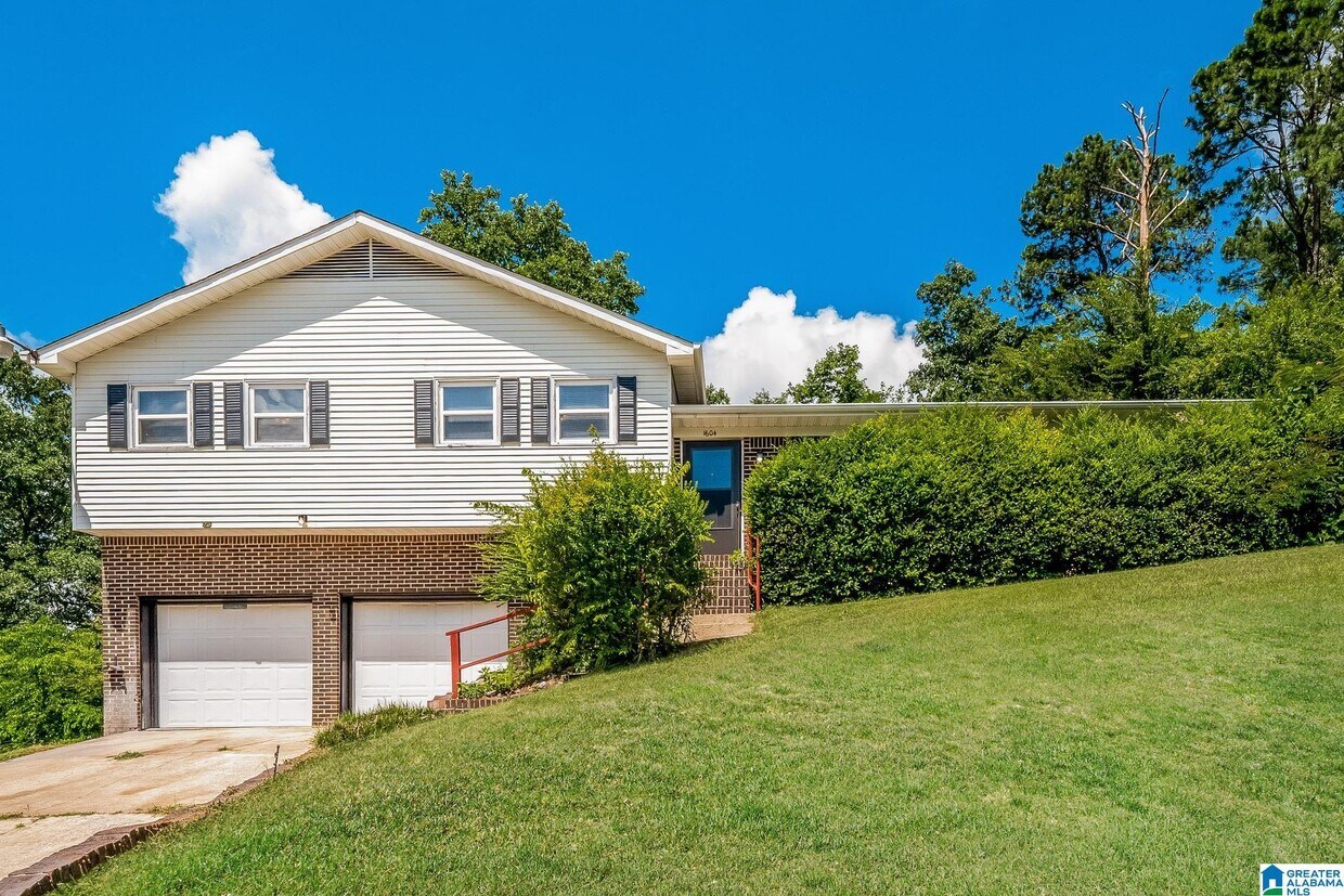 1604 6th St NW, Center Point, AL 35215 House for Rent in Center Point