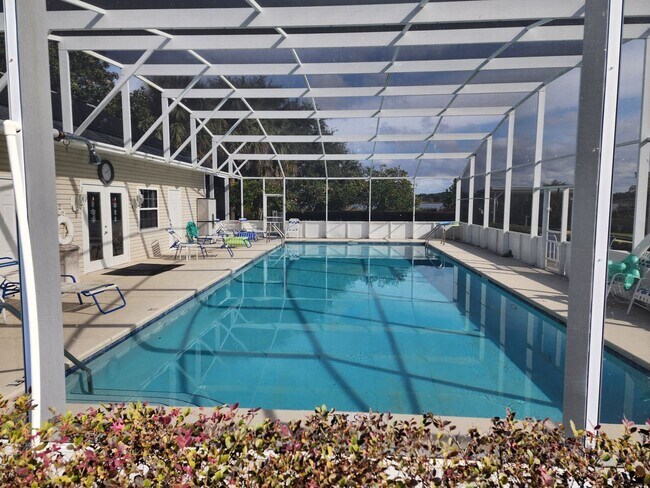 Foto del edificio - Tavares Lake Saunders Pointe