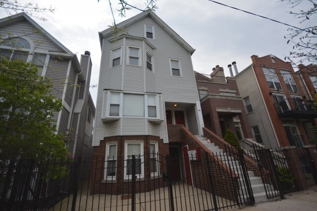 Primary Photo - 3040 N Greenview Ave
