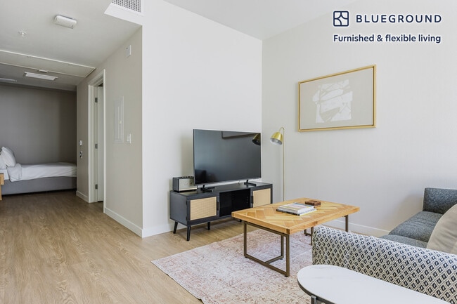 Building Photo - 200 Mesnager St