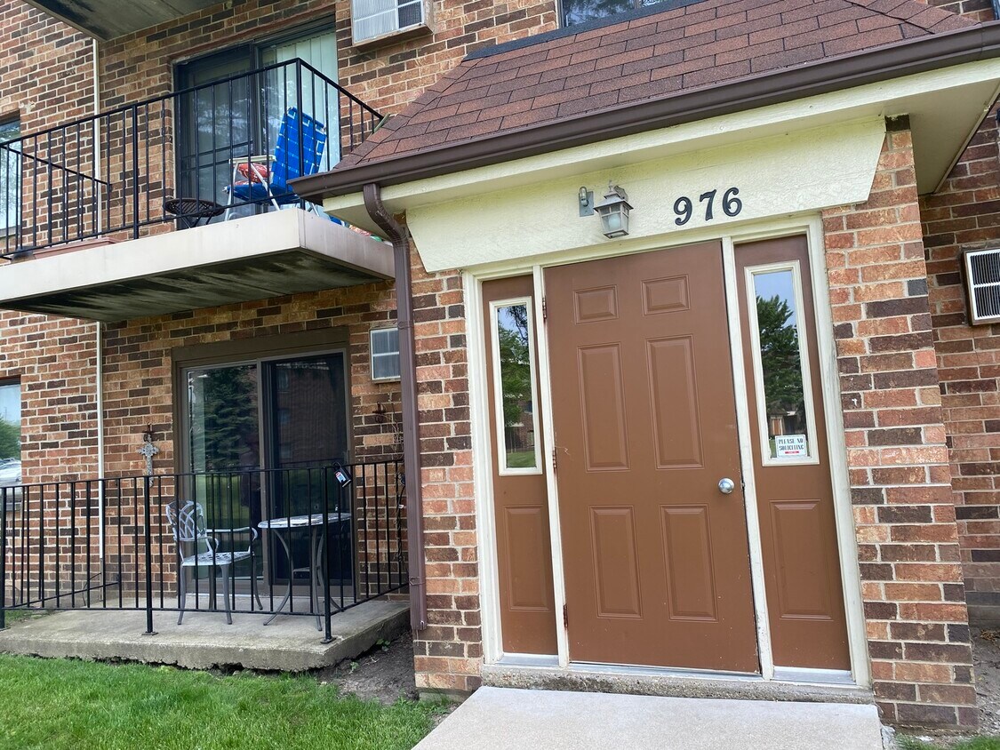 976 N Rohlwing Rd Unit GA, Addison, IL 60101 Condo for Rent in Addison, IL