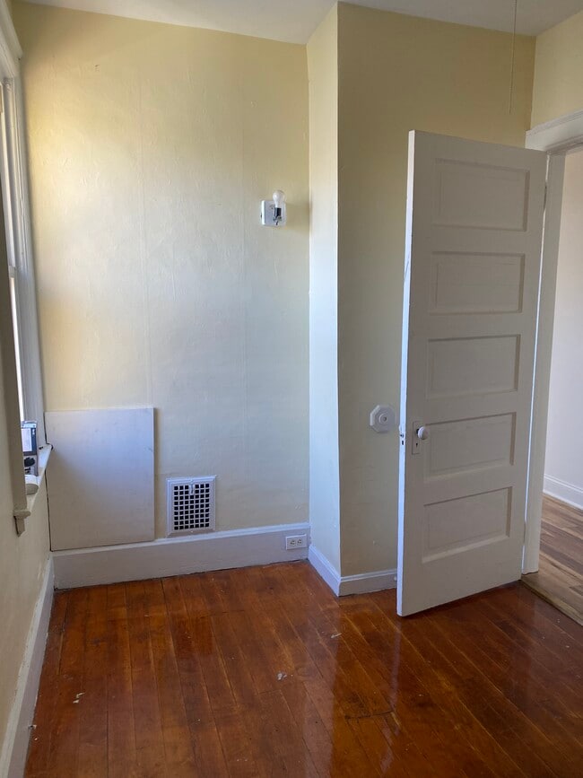 Building Photo - 34 Abbottsford Pl