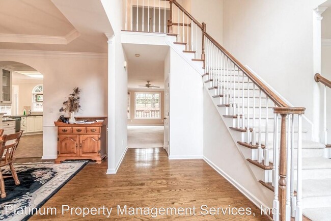 Building Photo - 5 br, 3 bath House - 1602 Greenview Court