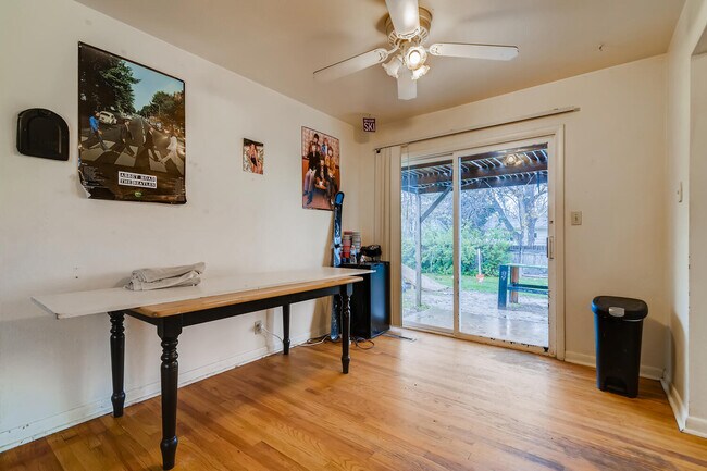 Foto del edificio - 1308 Fairview Dr