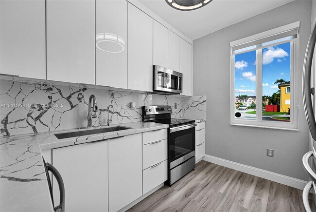 Foto del edificio - 640 SE 1st St