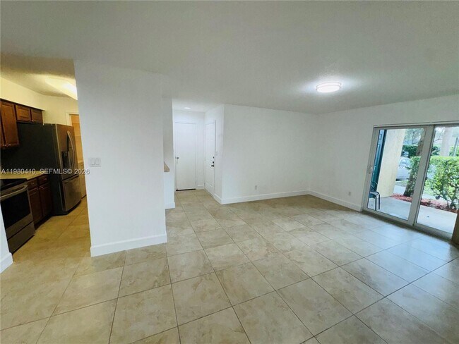 Foto del edificio - 2950 N Palm Aire Dr