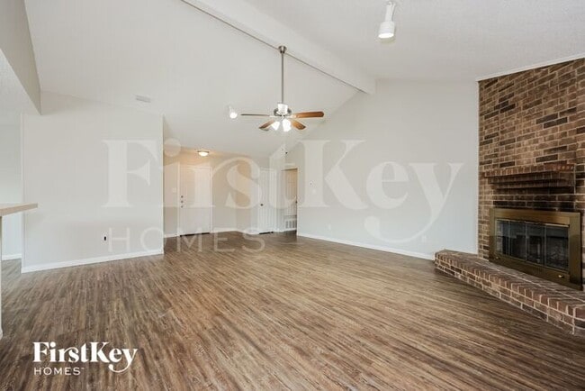 Building Photo - 2437 Slaton Dr