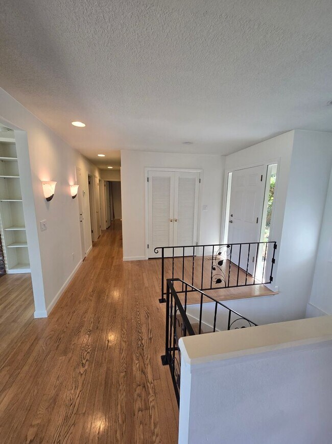 Foto del edificio - Popular West Linn! Tons of Space and great...
