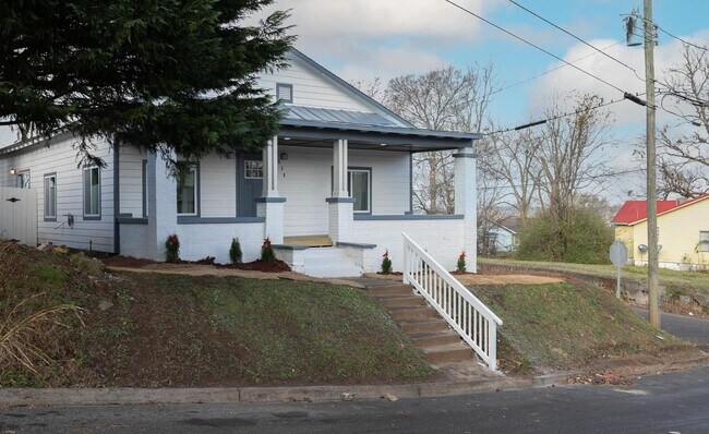 Building Photo - 4/ 2 Home for Rent