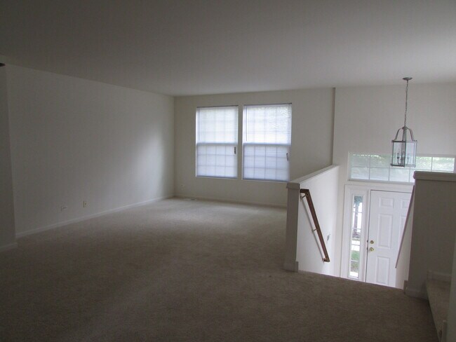 Building Photo - 493 Conservatory Ln