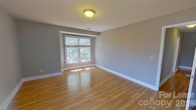 Building Photo - 10250 Rose Meadow Ln