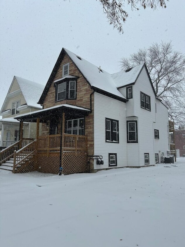 Primary Photo - 233 N Lorel Ave