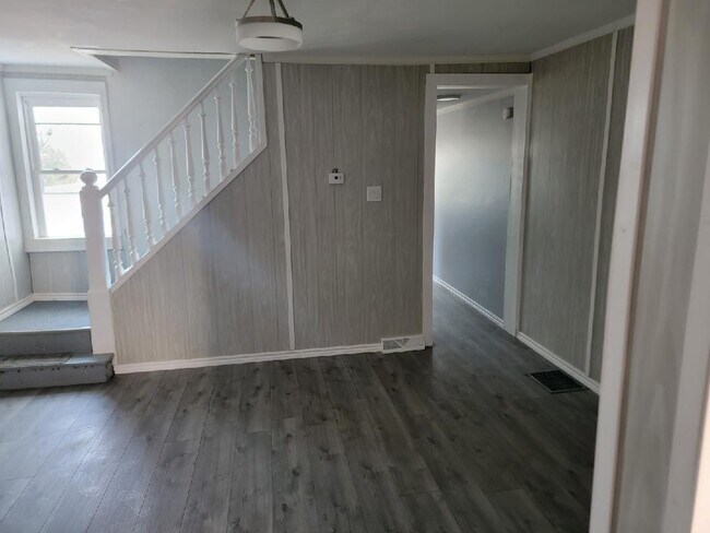 Foto del edificio - 437 Morgan Ave