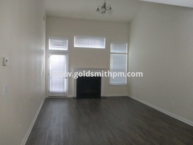 Building Photo - 411 Cedar Pines Dr