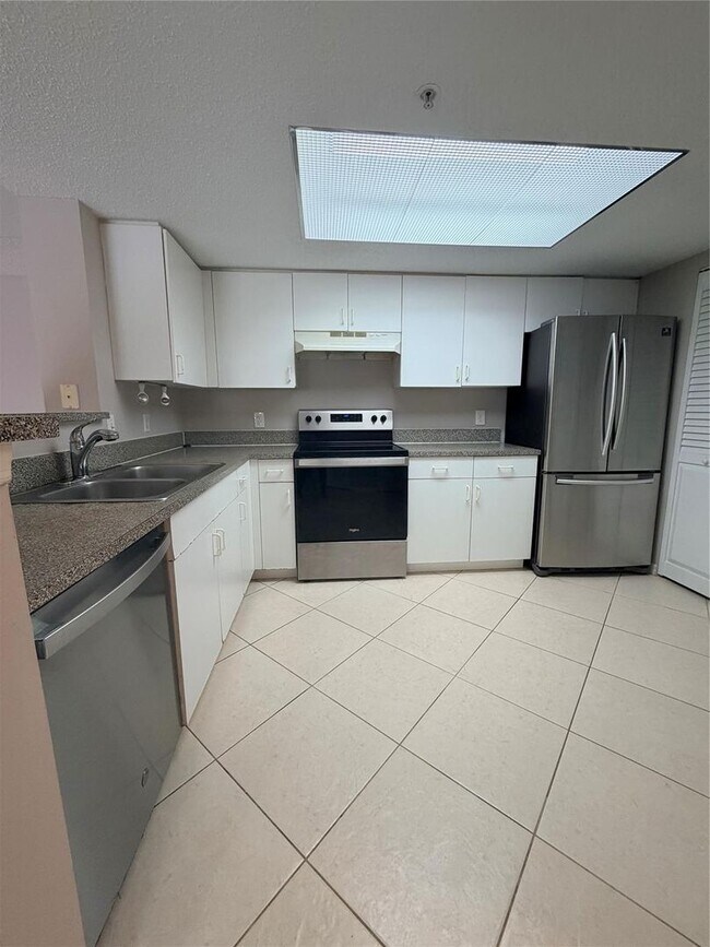 Foto del edificio - 5025 Wiles Rd