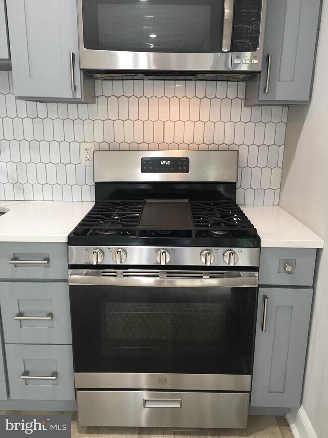 Building Photo - 592 Greenwich Ct