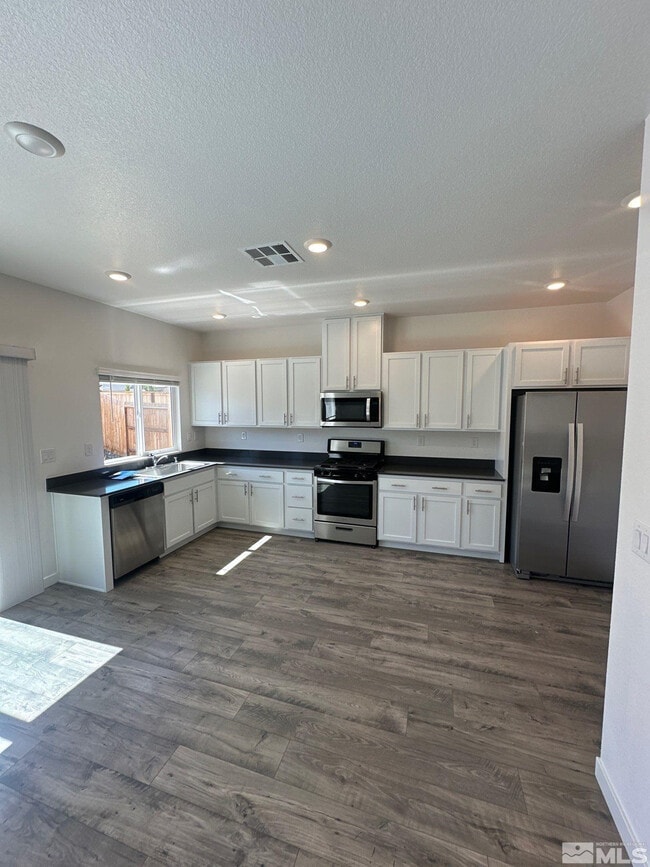 Building Photo - 420 Summer Triangle Dr