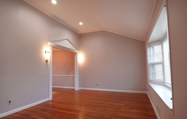 Building Photo - 3 Bedroom Plainview Split