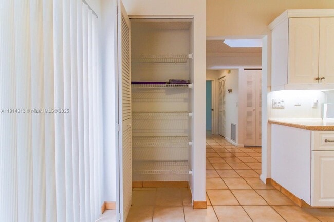 Building Photo - 5289 Fairway Woods Dr