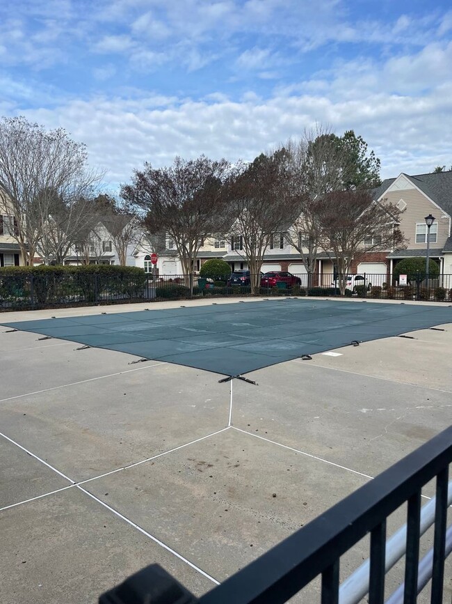 Building Photo - Beautiful Townhome in Ballantyne