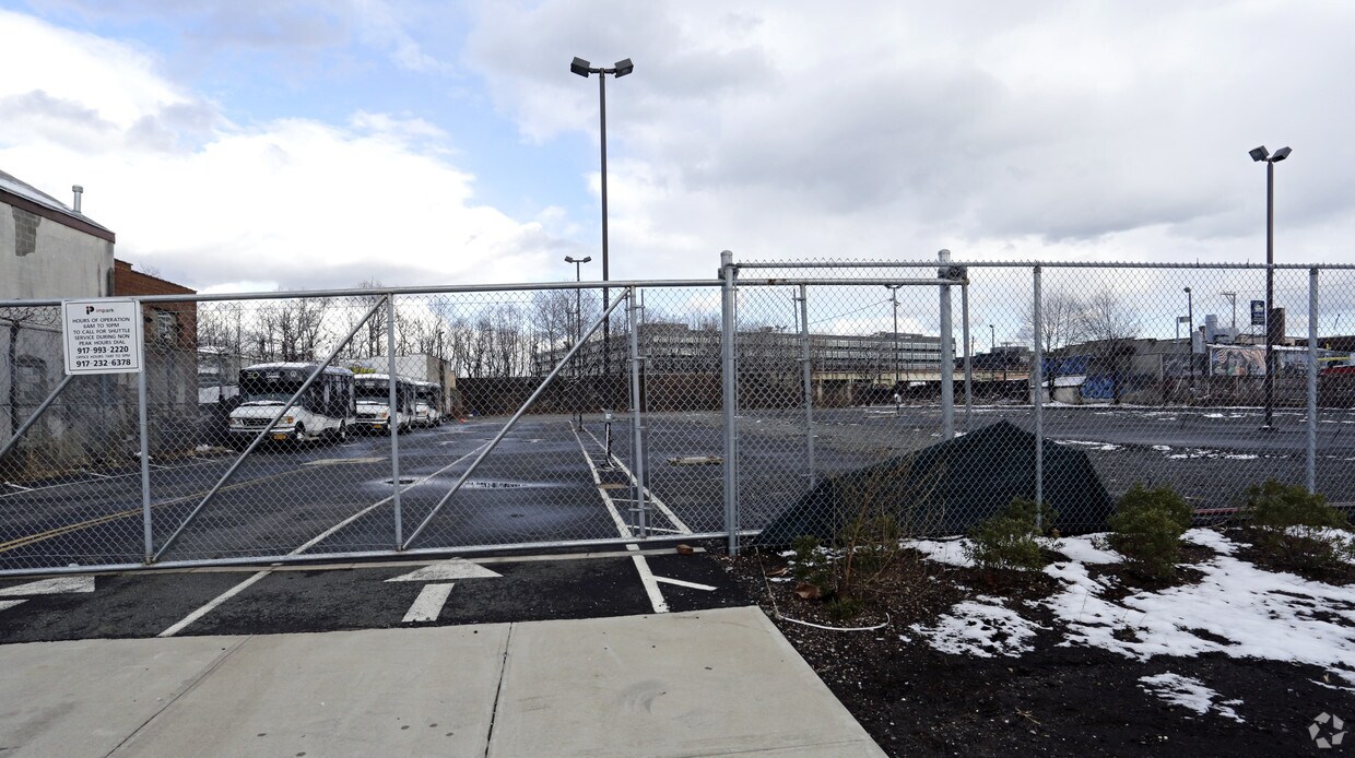 The Pearl Apartments in Staten Island, NY