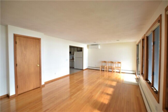 Building Photo - 174 Narragansett Ave