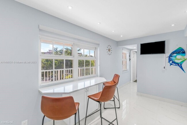 Building Photo - 3 br, 2.5 bath House - 3505 Oaks Way Apt 410