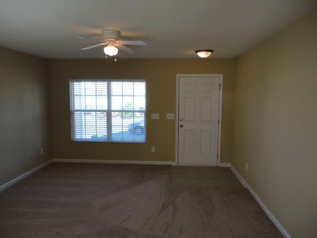 Foto del edificio - 3604 Marshlane Way