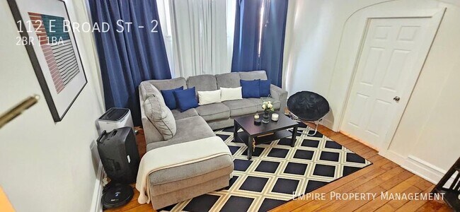 Building Photo - 2nd Floor: 2 Bedroom / 1 Bathroom Apartmen...