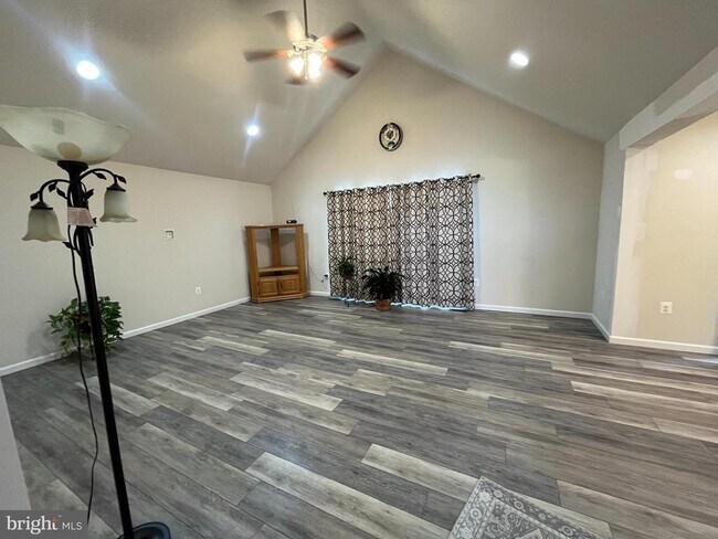 Foto del edificio - 13046 Monterey Ln