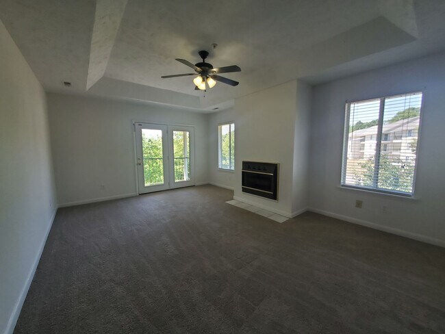 Building Photo - 3375 Galleria Dr