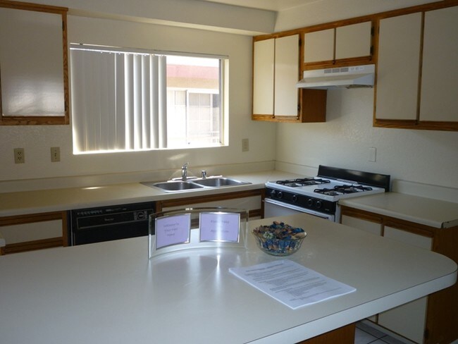 Foto del edificio - 1554 W 208th St