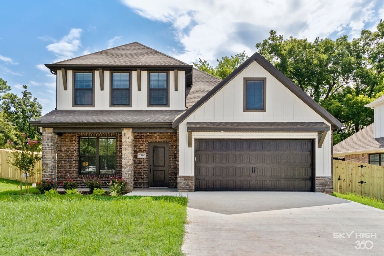 Primary Photo - 2196 N Woodlark Ln