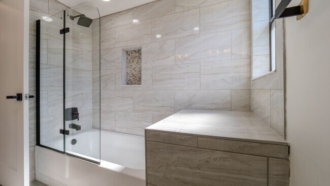 Foto del edificio - 4907 Parson Brown Ln