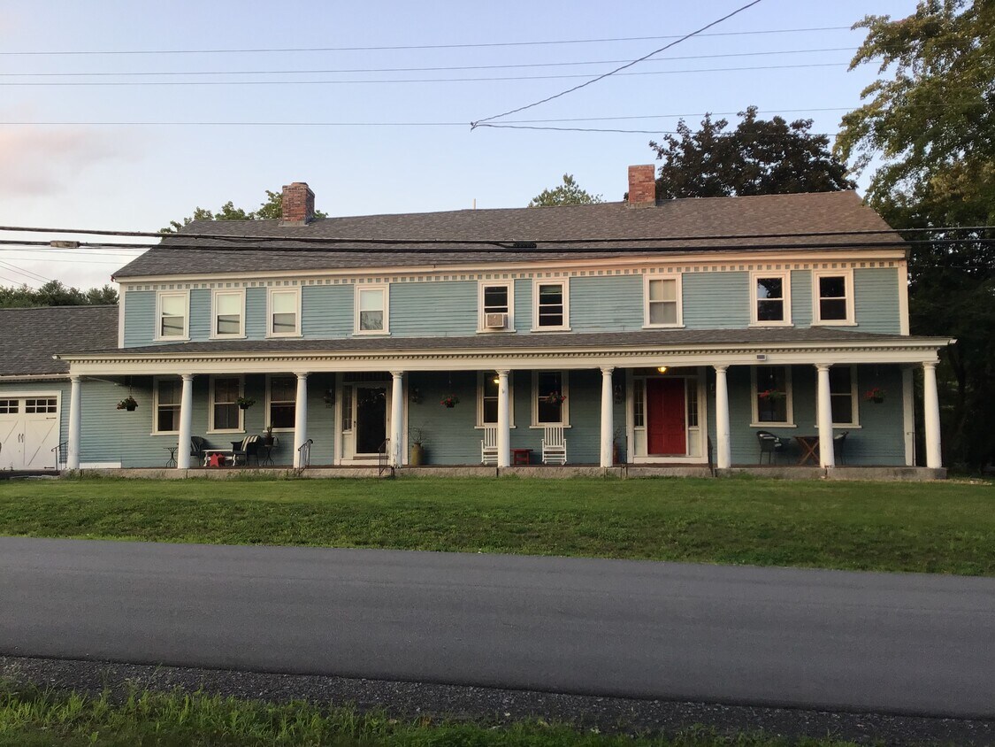 Front of house - 552 Mammoth Rd