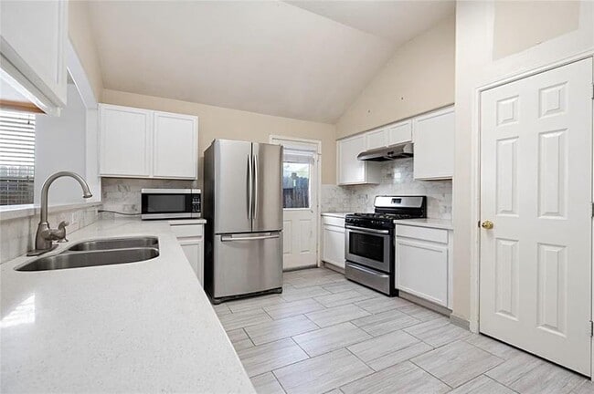 Building Photo - 14039 Maximos Dr