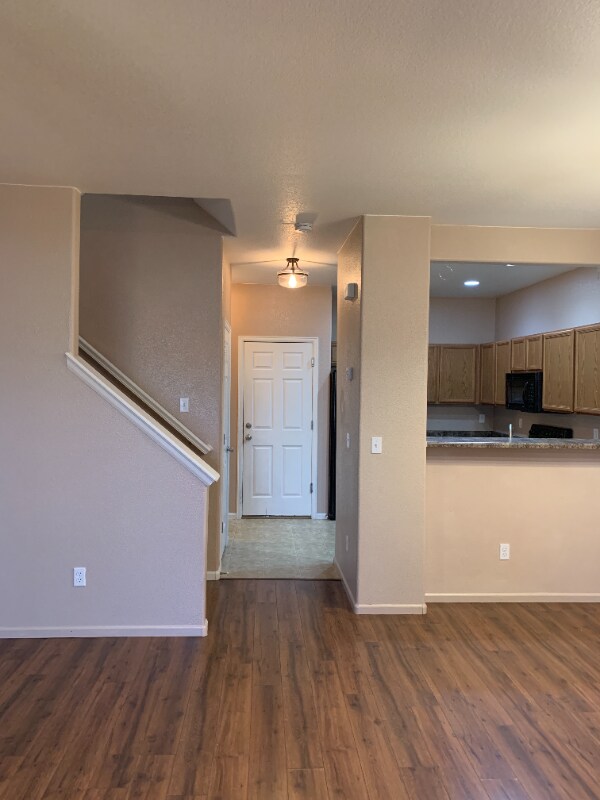 Building Photo - 7434 Sandy Springs Point