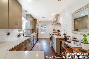Foto del edificio - 303 Redwood St