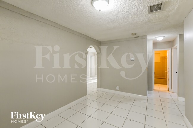 Foto del edificio - 1389 SW 24th Ave