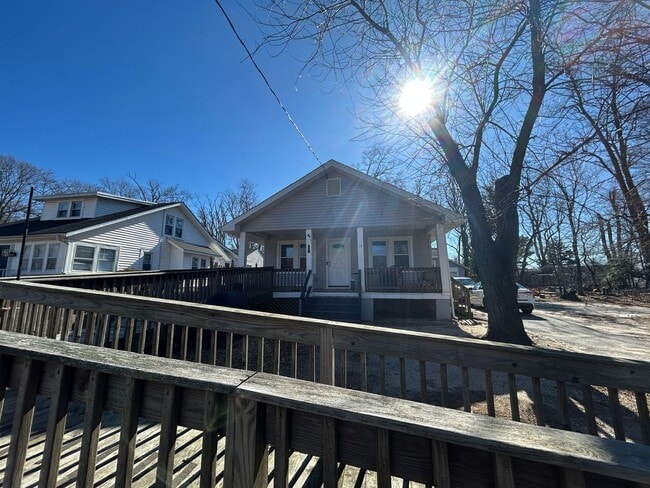 Building Photo - Charming 4-Bedroom 2-Bathroom Home in Nept...