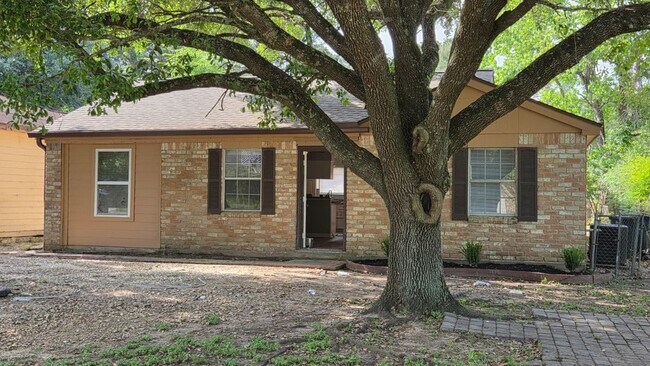 Building Photo - 11823 Stonehedge Dr